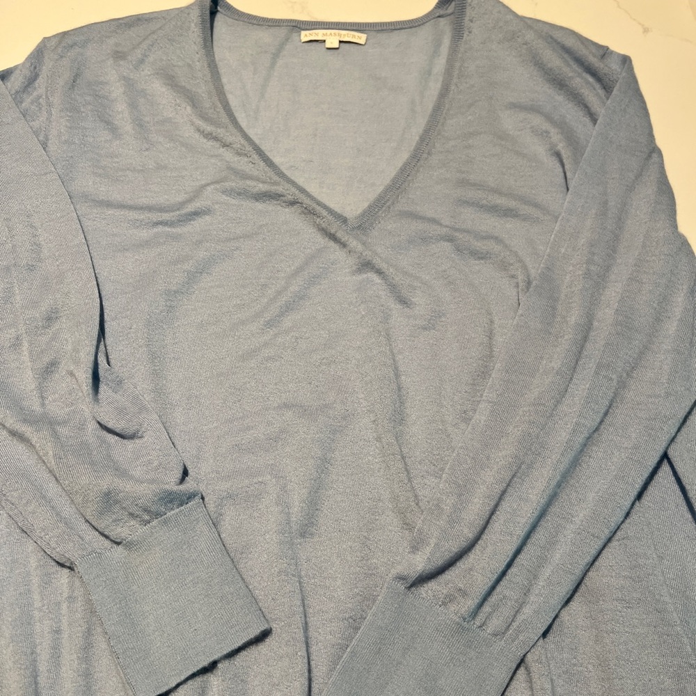 Ann Mashburn 100% cashmere v-neck sweater - light blue - size L